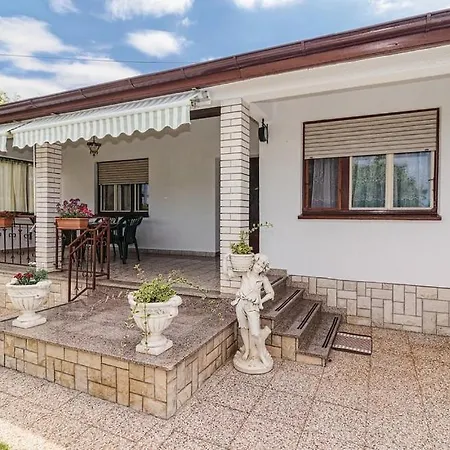 Apartament Vacation With Pool