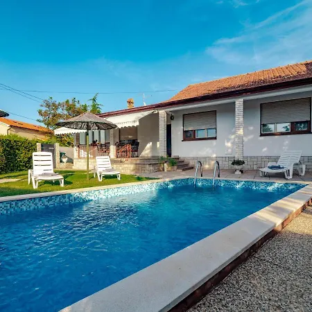 Apartament Vacation With Pool