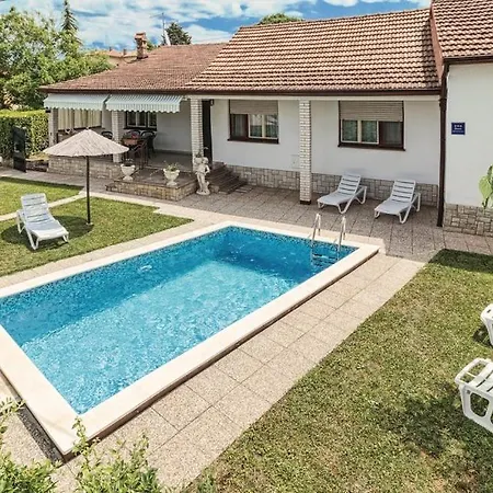 Apartment Vacation With Pool *